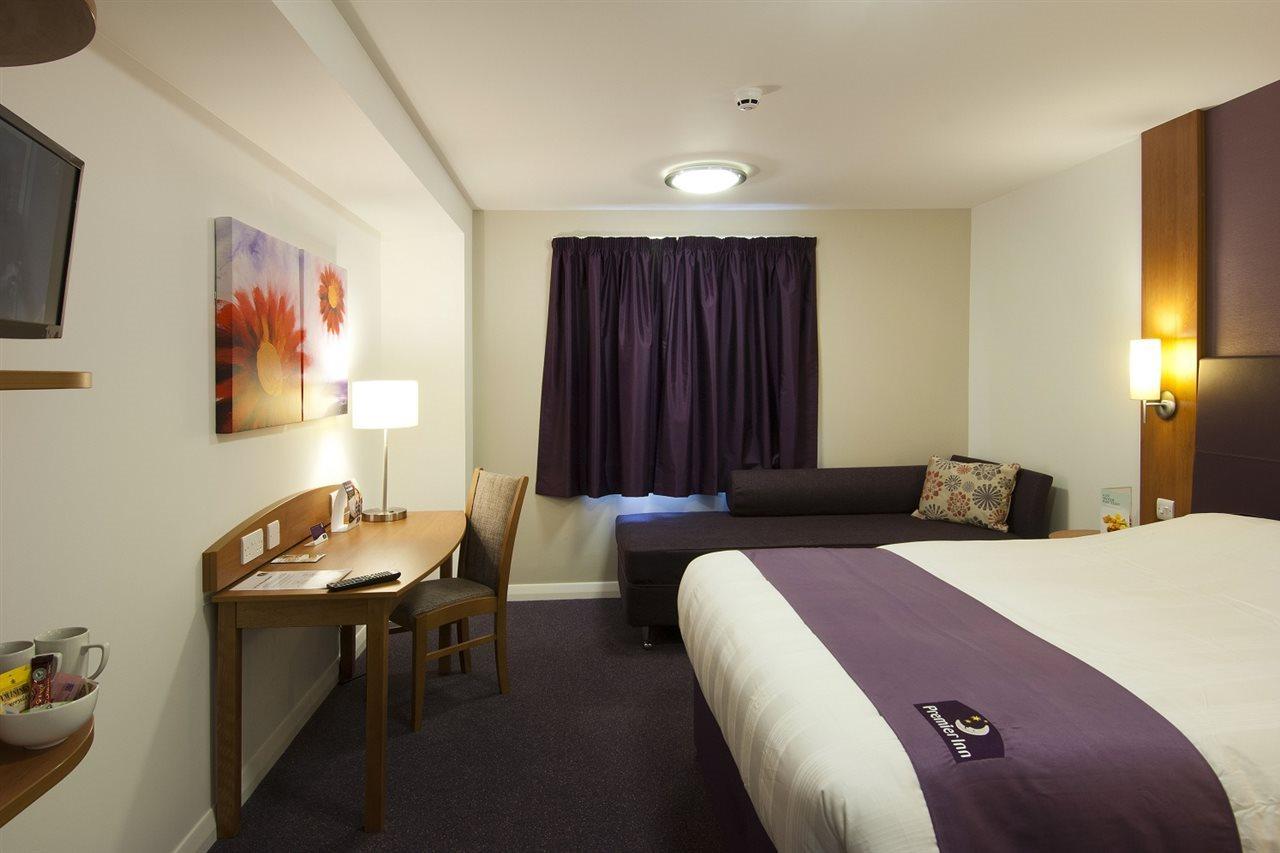 Premier Inn Бистер Экстерьер фото