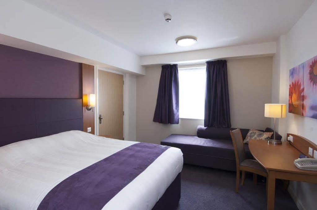 Premier Inn Бистер Экстерьер фото