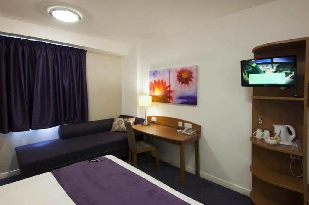 Premier Inn Бистер Экстерьер фото