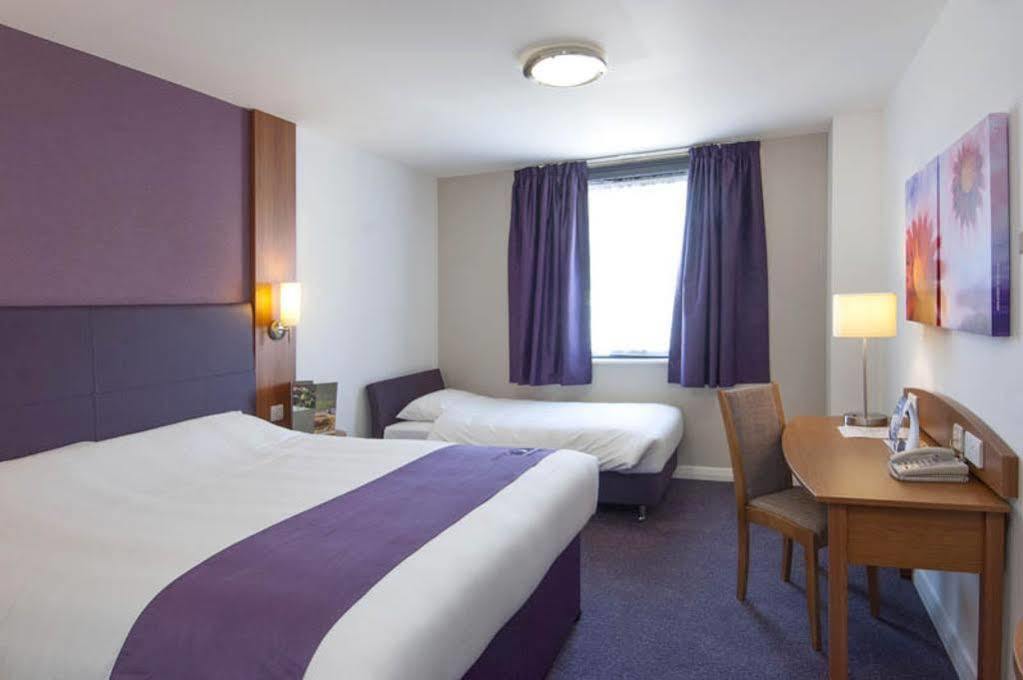 Premier Inn Бистер Экстерьер фото